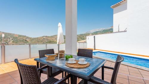 Villa Esperanza Canillas de Albaida — 4-Star Luxury Hotel in Canillas De Albaida, Spain