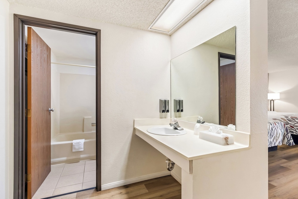 Red Roof Inn Ridgecrest - photo 29