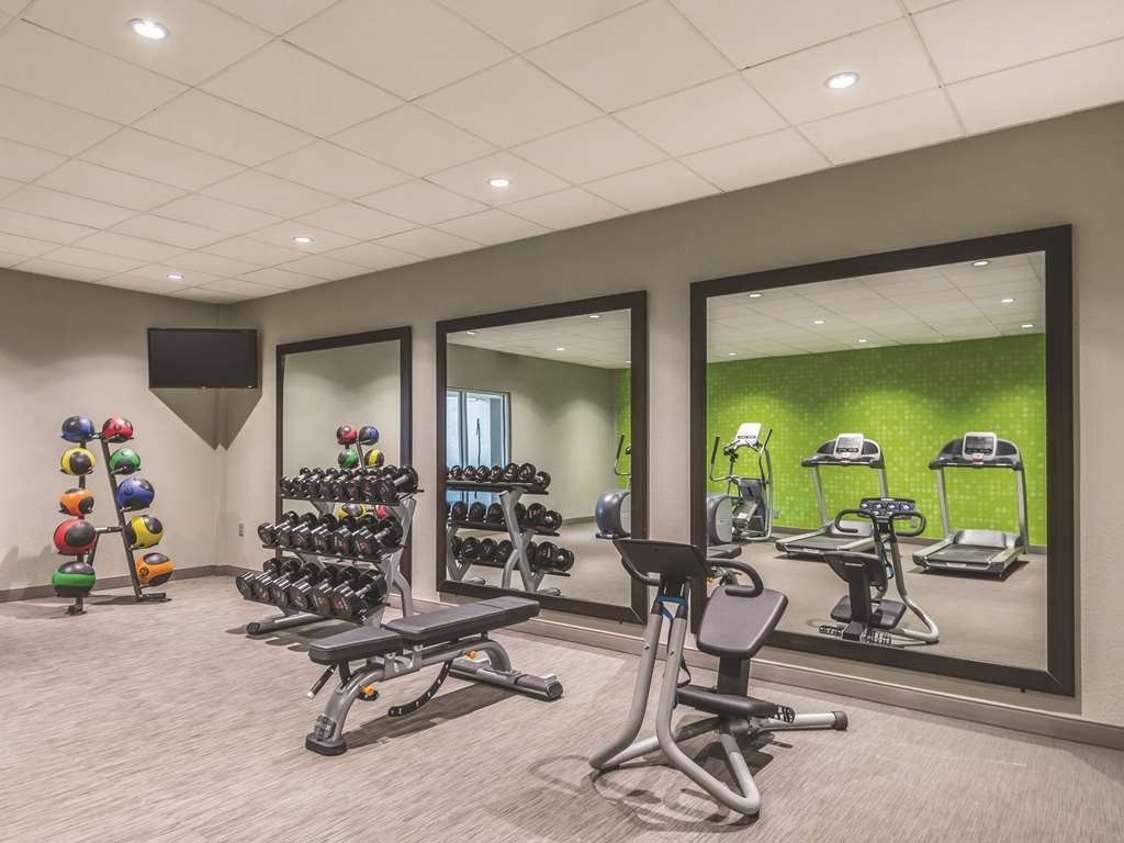 La Quinta Inn & Suites by Wyndham Cincinnati Sharonville - photo 13