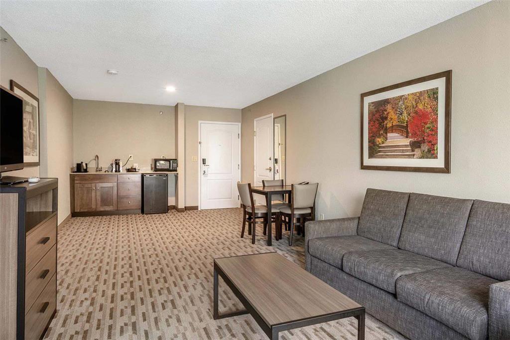 Riverview Inn & Suites an Ascend Collection Hotel - photo 17