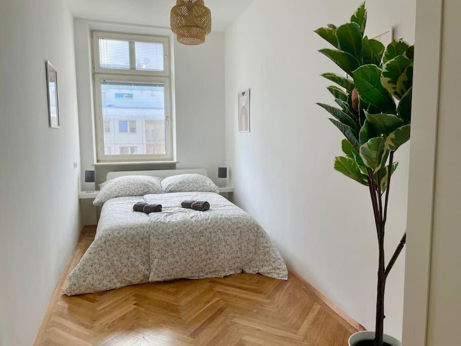110m2 Stylish 4 Bedroom Apartment — 4-Star Luxury Hotel in Vienna, Austria