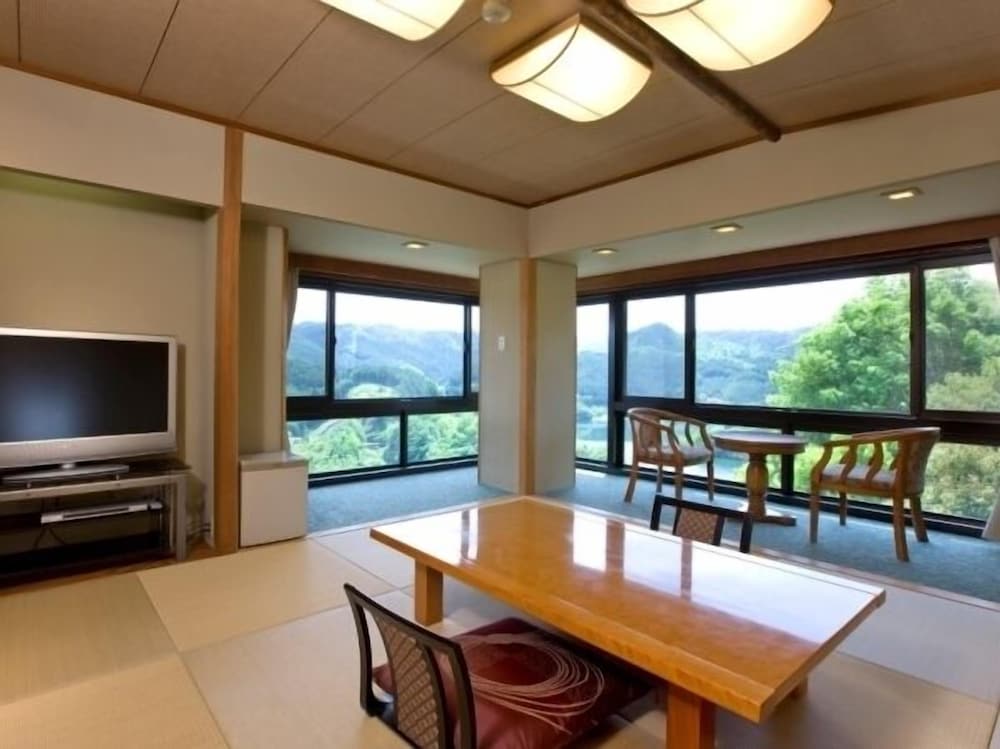 Shorenji Lake Hotel — hotel in Nabari