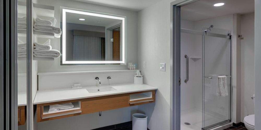 Hampton Inn & Suites Knoxville Papermill Drive - photo 21
