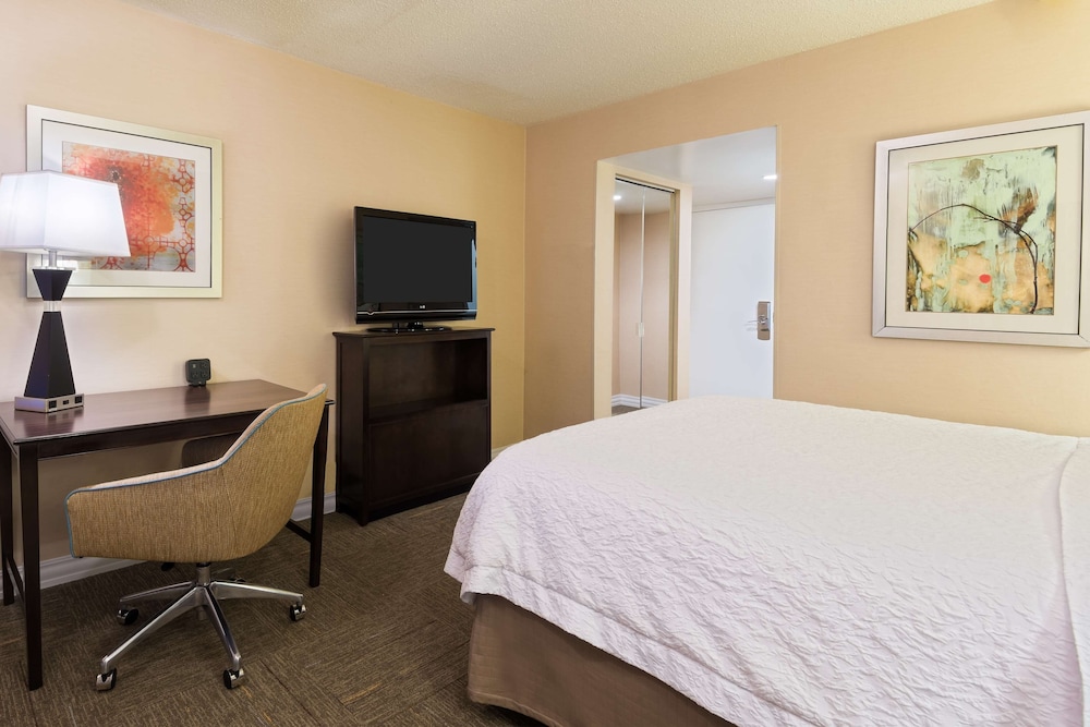 Hampton Inn White Plains Tarrytown - photo 7