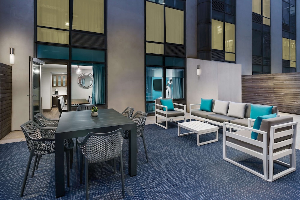 Hilton Garden Inn New York Times Square North - photo 18