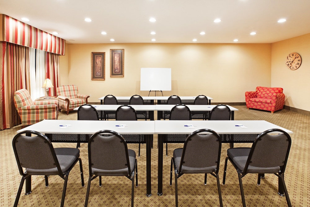 Holiday Inn Express Hotel & Suites Pikeville by IHG - photo 45
