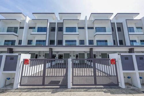 Airport #KLIA#KLIA2#MitsuiBrandOutlet#Landed House — 4-Star Luxury Hotel in Sepang, Malaysia