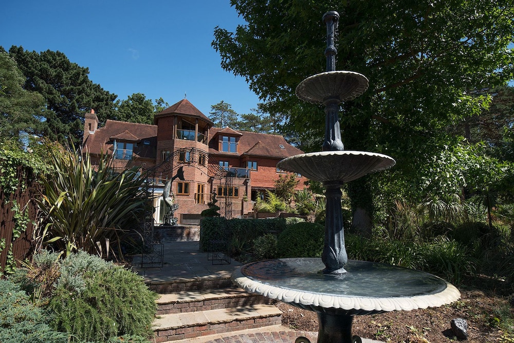 Hamble Retreat House and Luxury Studios — 4-Star Luxury Hotel in Southampton, United Kingdom