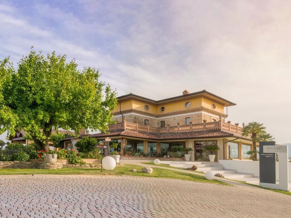 Una Hotels Tenuta Contessa Farm & Spa Cosenza — 4-Star Luxury Hotel in Montalto Uffugo, Italy