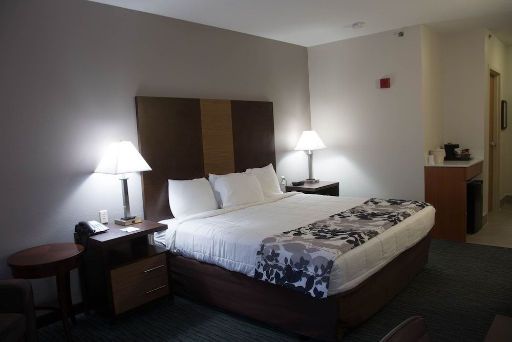 Crossroads Inn And Suites - photo 5