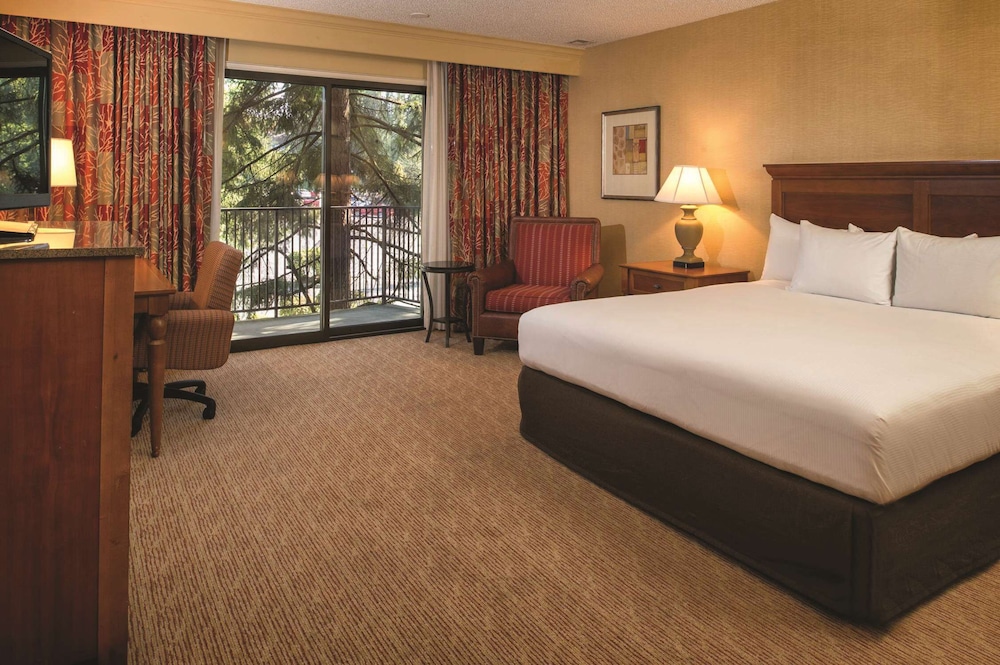 DoubleTree by Hilton Seattle Airport - photo 7