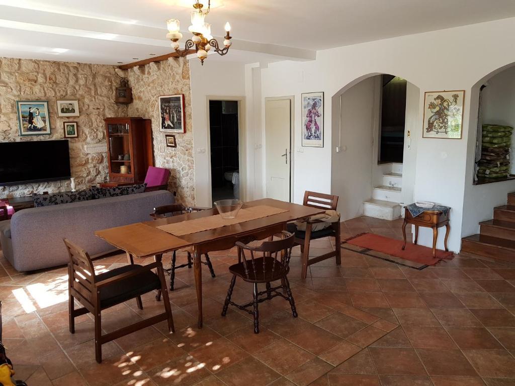House Dubrava