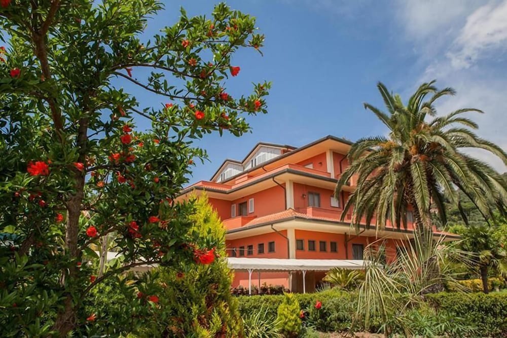 Le Rotonde - carbon neutral hotel in Massarosa