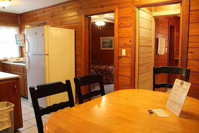 Aurora's Kentucky Lake Cottages - photo 3
