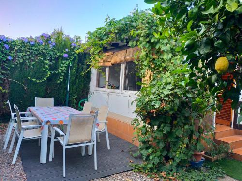 Casita con jardin parking bicis padel surf in L'escala, Spain