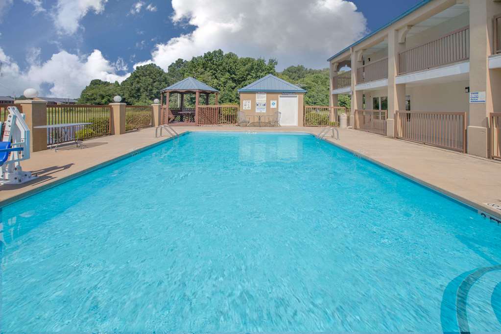 Days Inn & Suites by Wyndham Pine Bluff - photo 3