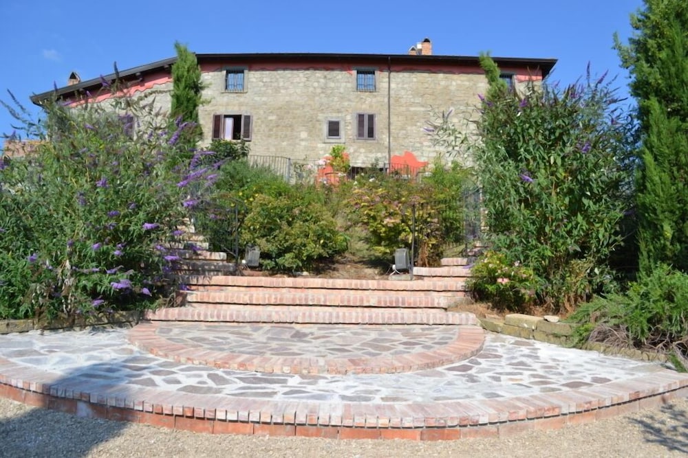 Country House Style — 4-Star Luxury Hotel in Montefiascone, Italy