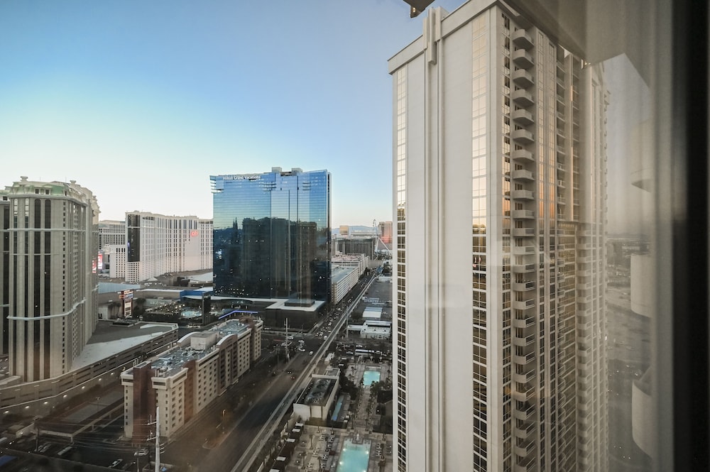 StripViewSuites at Signature - photo 277