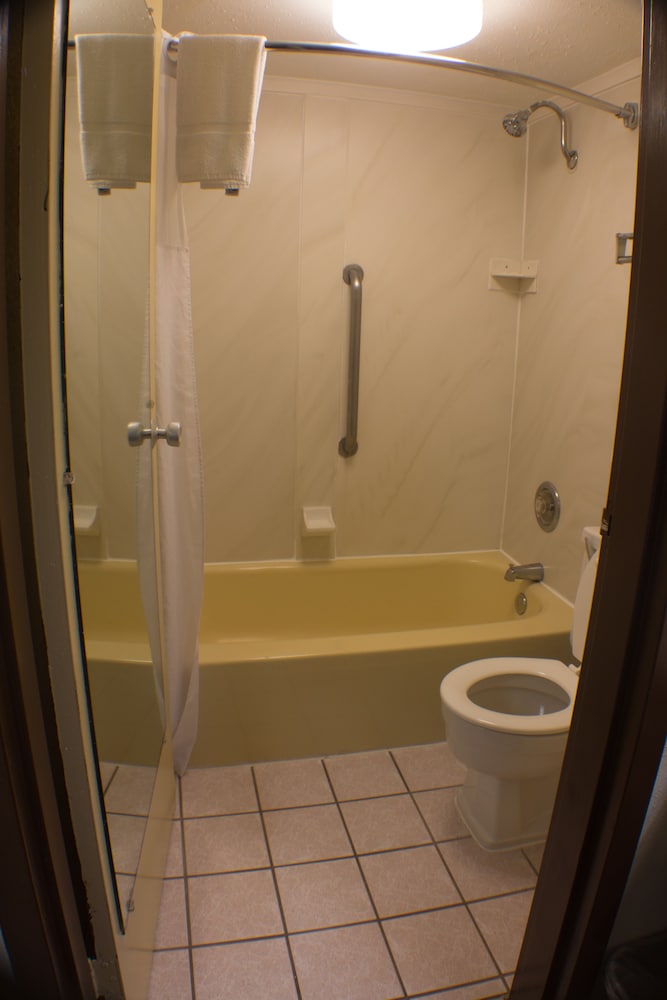 Quality Inn & Suites Erie near Casino - photo 28