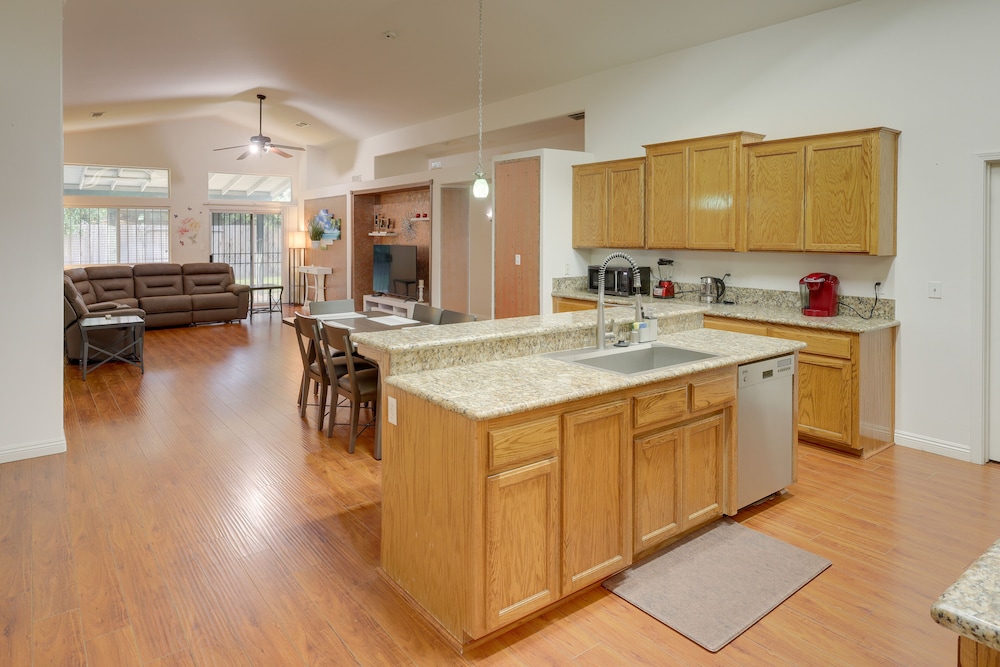 Pet friendly California Retreat w Fenced in Yard
