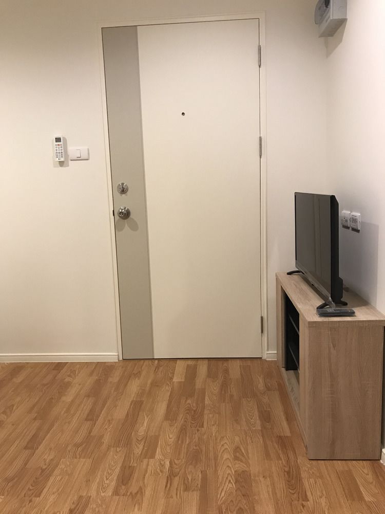 Room Dee Dee