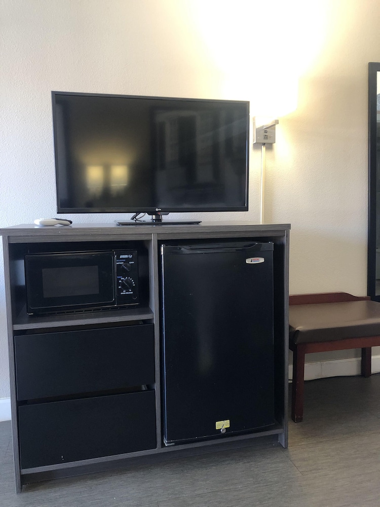 Super 8 by Wyndham Orangeburg - photo 14