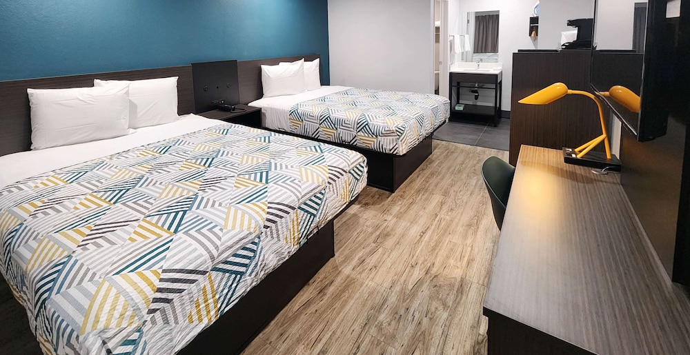 Studio 6 Suites San Ysidro CA San Diego South Bay — hotel in San Ysidro