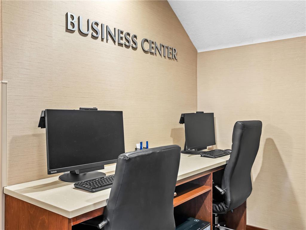 Comfort Suites Linn County - photo 49