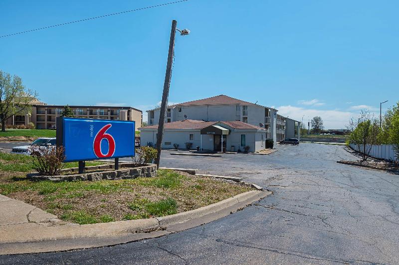 Motel 6 Blue Springs MO - photo 13