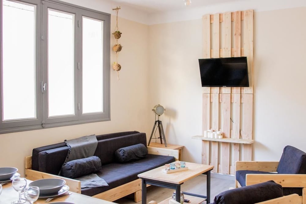 Logement calme et design proche centre — 4-Star Luxury Hotel in Nimes, France