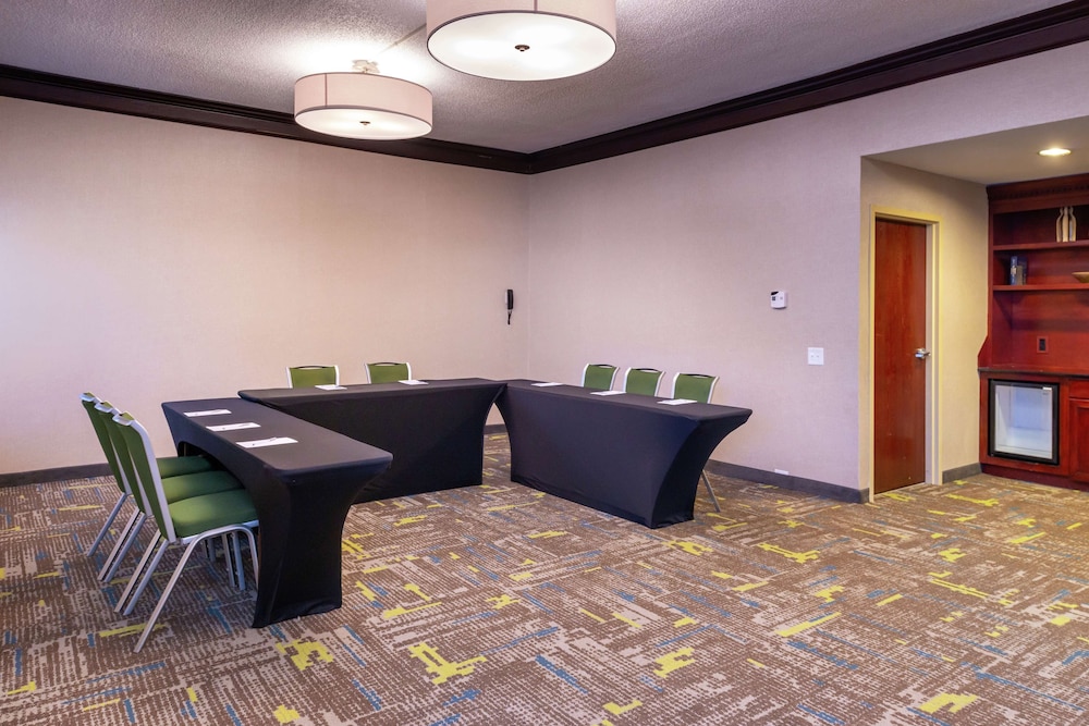 Hampton Inn Greensboro Airport - photo 47