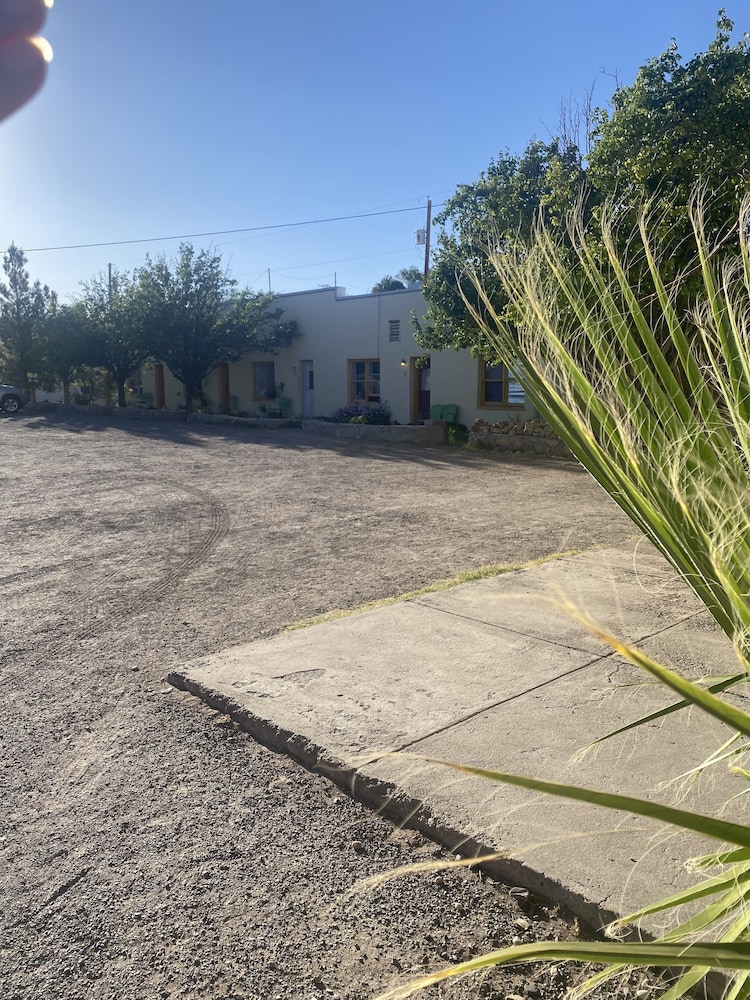 Charles Motel & Hotsprings - photo 36