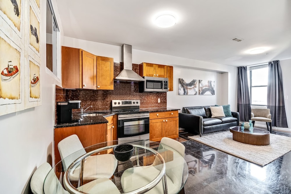 Amazing 2BD Steps From the Convention Center — 4-Star Luxury Hotel in Philadelphia, United States