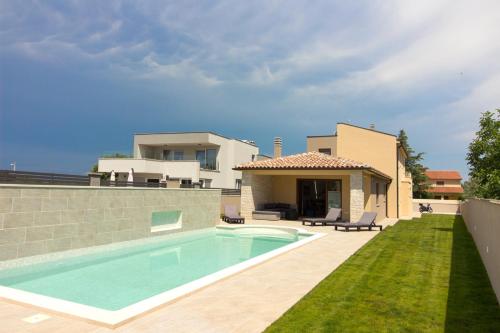 Beautiful villa Markulin with private pool near Pula — 4-Star Luxury Hotel in Liznjan, Croatia