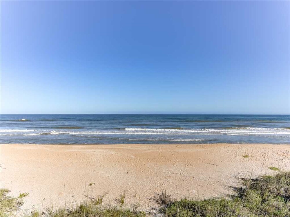 Coastal Charm 2 Bedrooms Ocean Front Sleeps 6 - photo 5