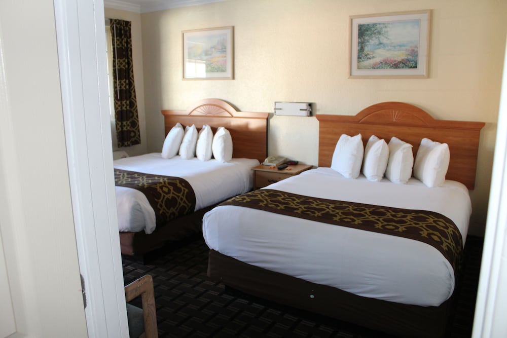 Riverside Inn & Suites Santa Cruz - photo 16