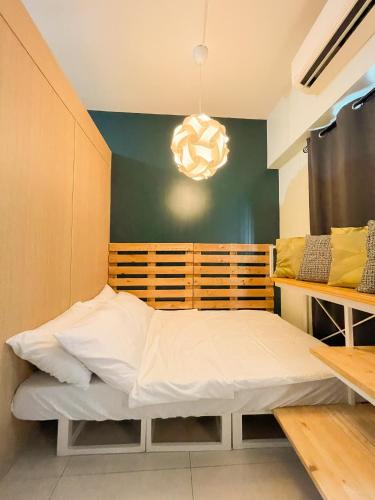 Houzz 2907 by Houzztelity — 4-Star Luxury Hotel in Manila, Philippines