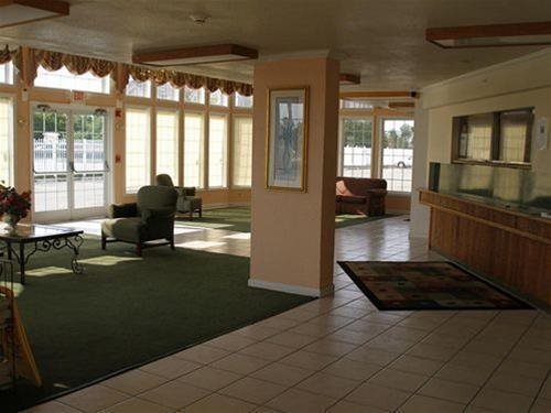 Hampton Bay Plaza and Suites - photo 5
