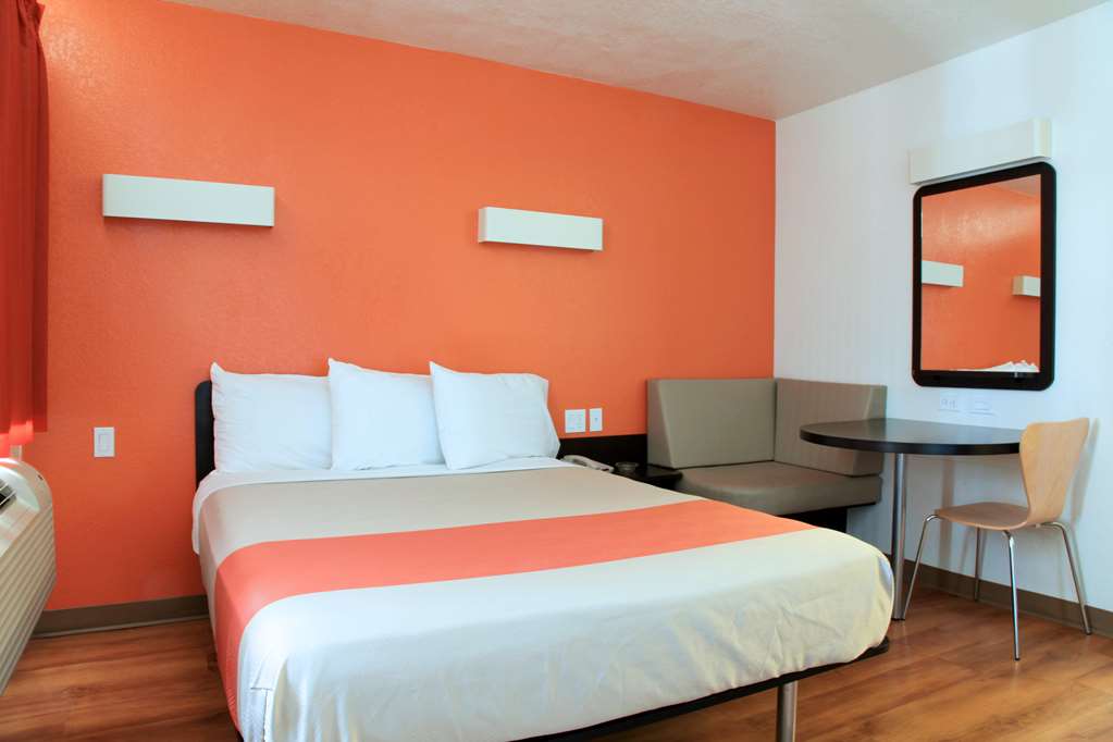 Motel 6 Old town Scottsdale Fashion Square - photo 8