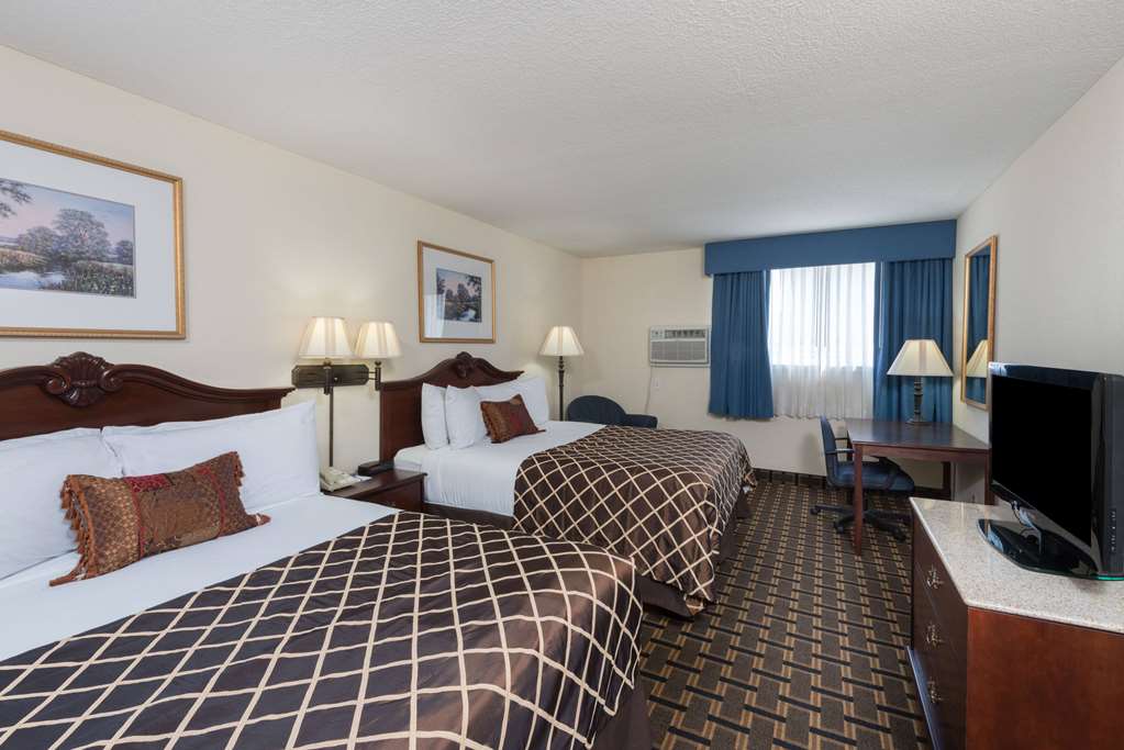 Baymont by Wyndham Osage Beach - photo 6