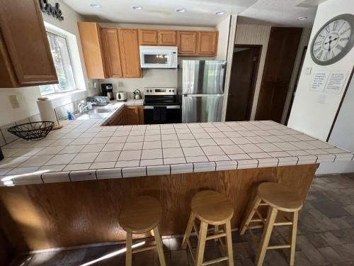 Close To Heaven With Hot Tub Wet Bar Game Room — South Lake Tahoe