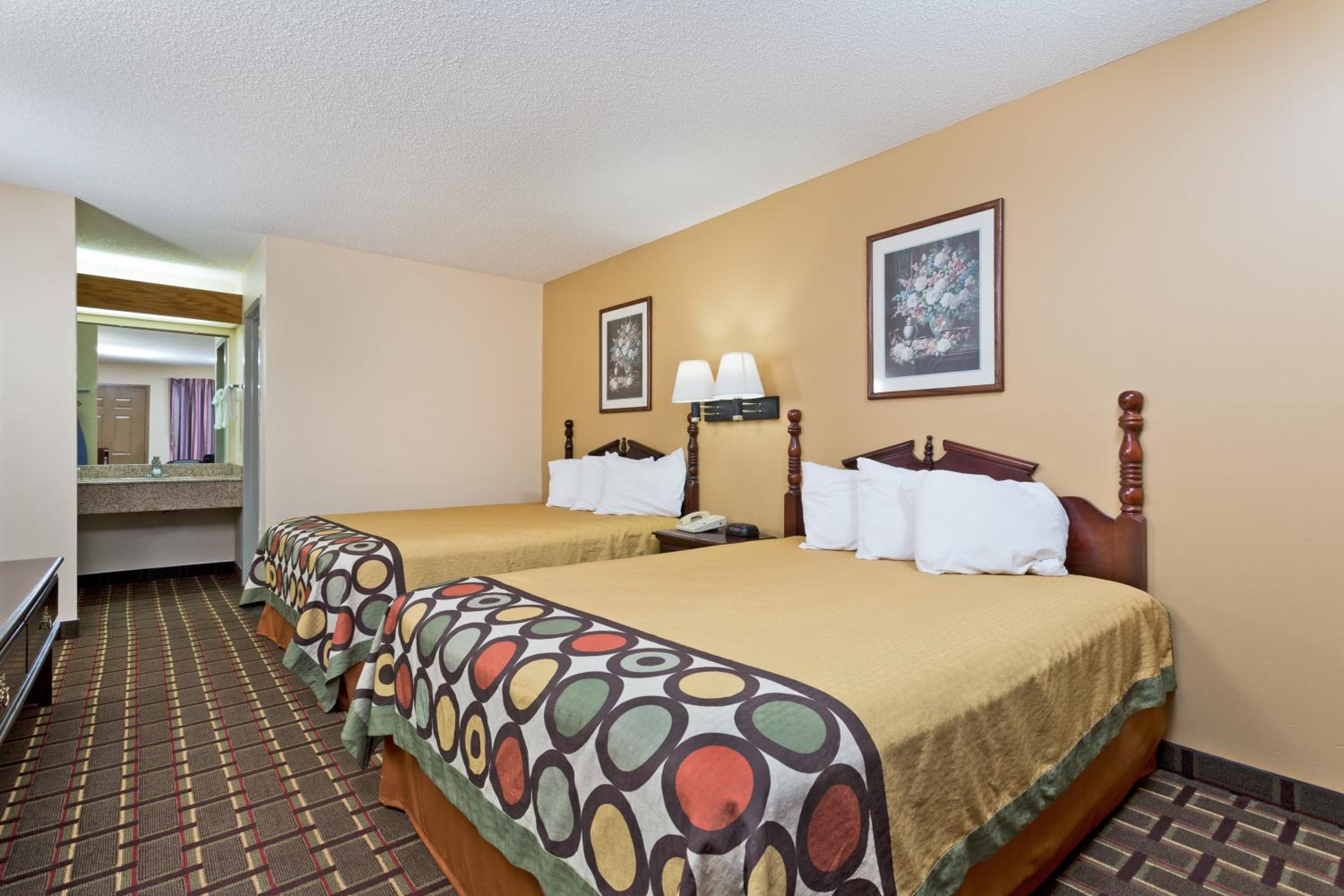 Super 8 by Wyndham Franklin Hwy 31 - photo 4