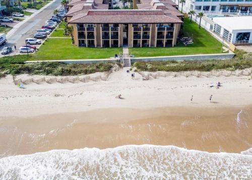 Kingfishers Retreat Serene 1BR Escape with Balcony 207 — 4-Star Luxury Hotel in South Padre Island, United States