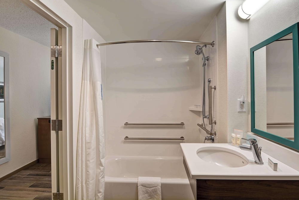 Hampton Inn Memphis Poplar - photo 19