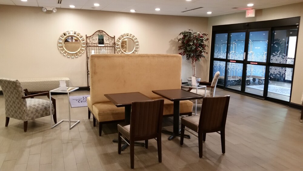 Hampton Inn Cortland - photo 3
