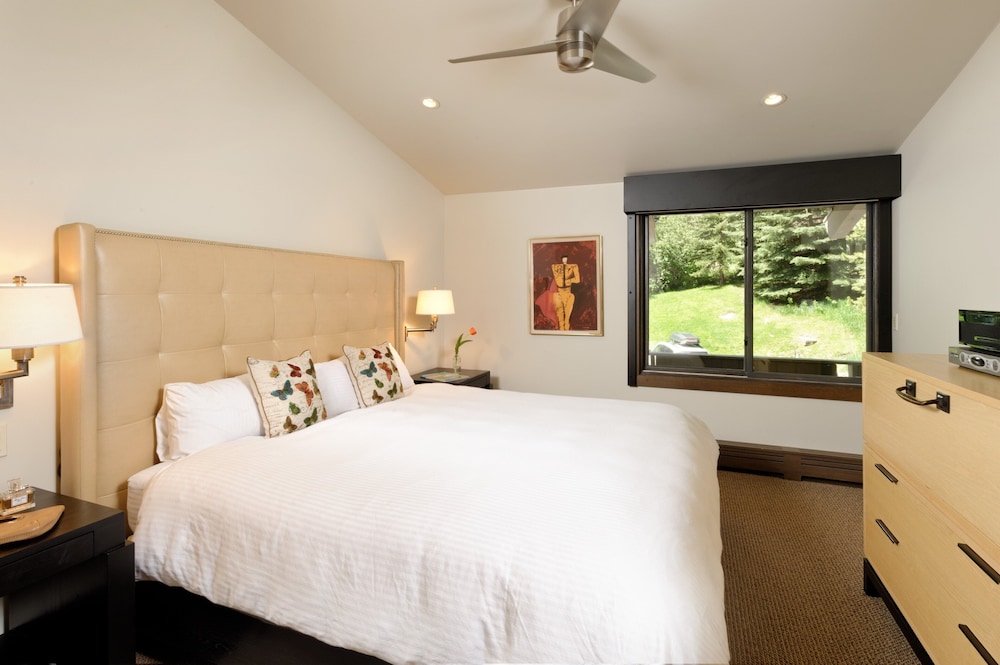 Deluxe 2 Bedroom Apartments at Resort with Outdoor Pool & Hot Tub - photo 6