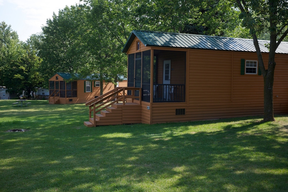 Plymouth Rock Camping Resort Basic Cabin - photo 5