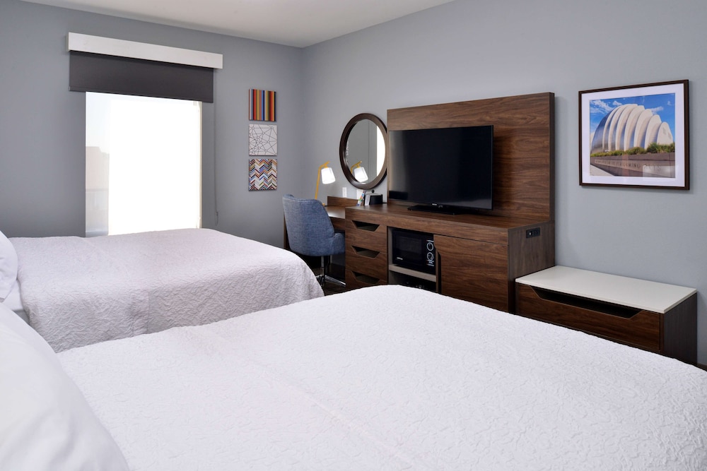 Hampton Inn Kansas City Northeast - photo 16