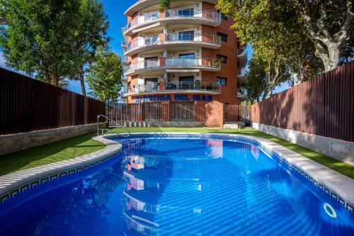 At026 Moderno Con Piscina Y Wifi a 10min de la Playa — 4-Star Luxury Hotel in Torredembarra, Spain