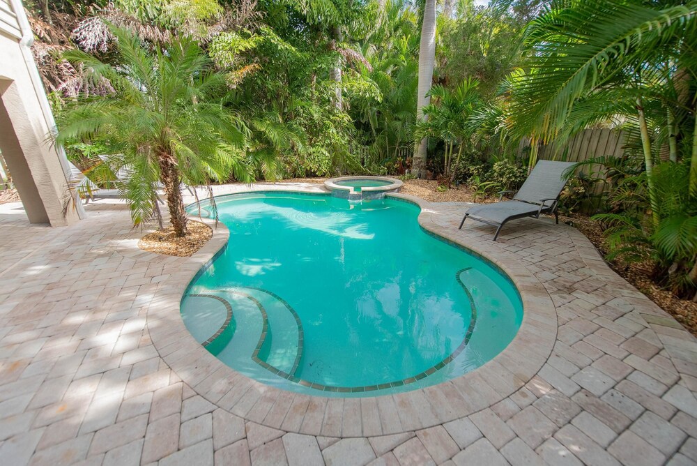 Quiet Palms — 4-Star Luxury Hotel in Holmes Beach, United States